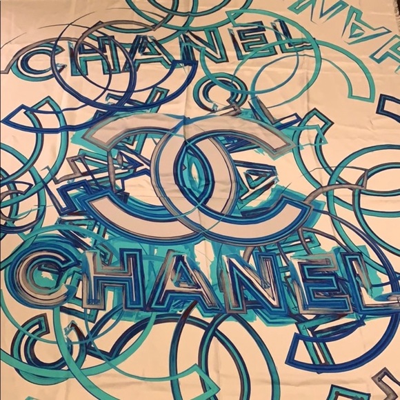Authentic Chanel Silk Scarf, beautiful design and beautiful colours - Picture 4 of 13